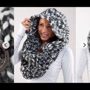 Lululemon Hickey Hider knit infinity scarf